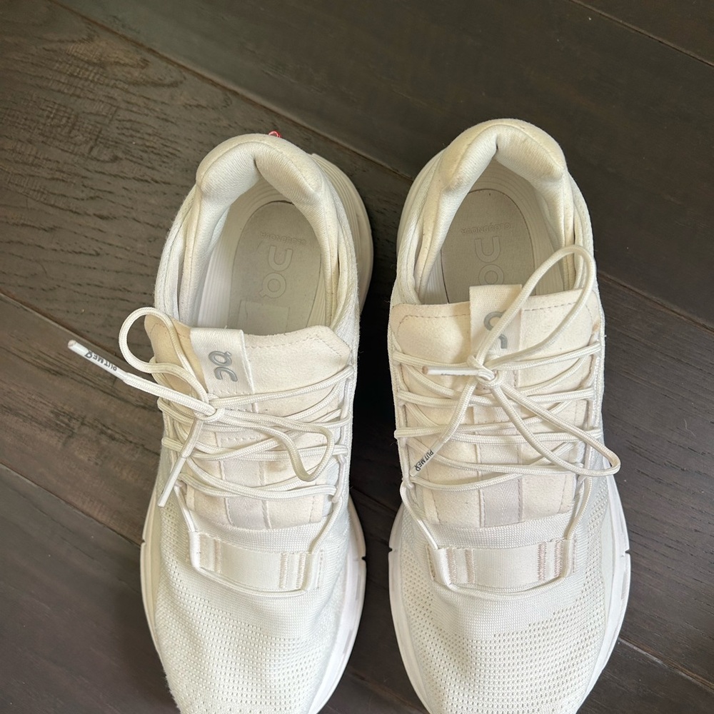 Women’s On Running Cloudnova running shoes